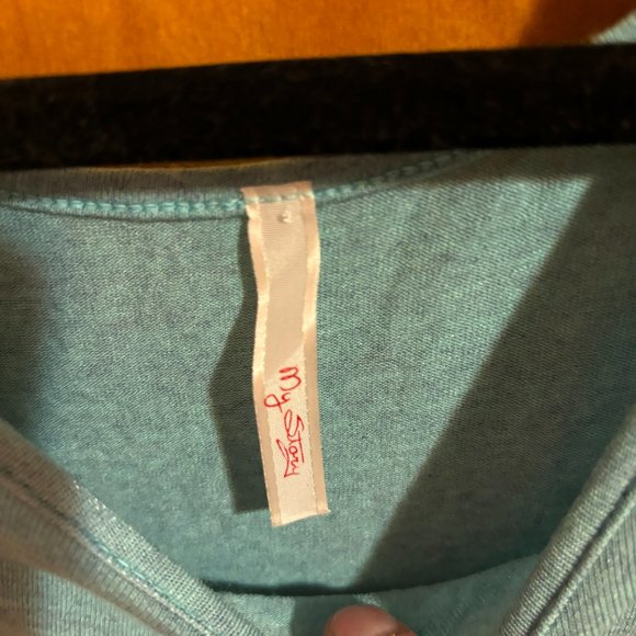 My Story casual Top Blue Gray Pink Stretchy Size Medium - Picture 6 of 12